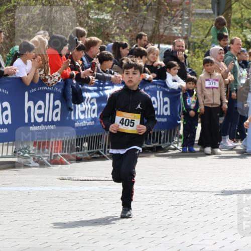 12.04.2026 - 45. Internationalen Wilhelmsburger Insellauf Strokosch-Dieckow http://msf.ph/oto/9490938 12.04.2026 14:20:07 Ziel 631, 1621, 304, 225, 1618, 108, 534, 447, 560, 734, 775, 587, 405, 1060, 642, 753, 750 meine-sportfotos.de