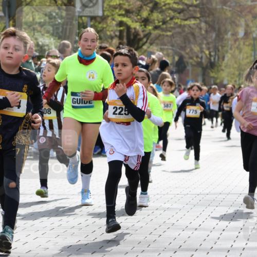 12.04.2026 - 45. Internationalen Wilhelmsburger Insellauf Strokosch-Dieckow http://msf.ph/oto/9490951 12.04.2026 14:20:02 Ziel 1602, 478, 83, 968, 465, 631, 1621, 304, 225, 1618, 108, 534, 447, 560, 734, 775, 587, 405 meine-sportfotos.de