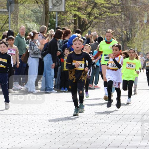 12.04.2026 - 45. Internationalen Wilhelmsburger Insellauf Strokosch-Dieckow http://msf.ph/oto/9490961 12.04.2026 14:20:00 Ziel 155, 621, 1602, 478, 83, 968, 465, 631, 1621, 304, 225, 1618, 108, 534, 447, 560, 734, 775, 587 meine-sportfotos.de