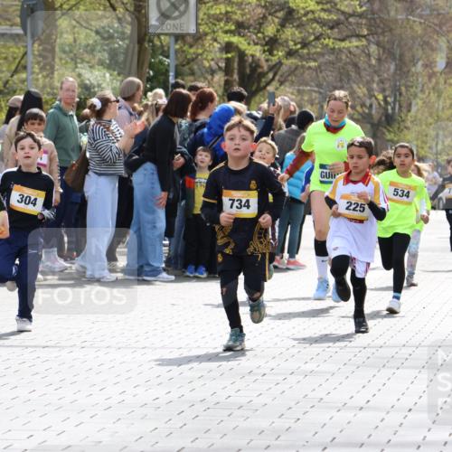 12.04.2026 - 45. Internationalen Wilhelmsburger Insellauf Strokosch-Dieckow http://msf.ph/oto/9490962 12.04.2026 14:20:00 Ziel 155, 621, 1602, 478, 83, 968, 465, 631, 1621, 304, 225, 1618, 108, 534, 447, 560, 734, 775, 587 meine-sportfotos.de