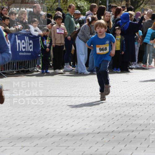 12.04.2026 - 45. Internationalen Wilhelmsburger Insellauf Strokosch-Dieckow http://msf.ph/oto/9490992 12.04.2026 14:19:53 Ziel 952, 1604, 985, 944, 64, 96, 579, 740, 943, 793, 845, 682, 413, 982, 155, 621, 1602, 478, 83, 968 meine-sportfotos.de
