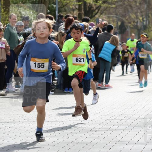 12.04.2026 - 45. Internationalen Wilhelmsburger Insellauf Strokosch-Dieckow http://msf.ph/oto/9490995 12.04.2026 14:19:52 Ziel 787, 952, 1604, 985, 944, 64, 96, 579, 740, 943, 793, 845, 682, 413, 982, 155, 621, 1602, 478, 83, 968 meine-sportfotos.de