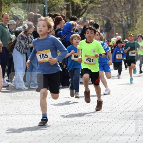 12.04.2026 - 45. Internationalen Wilhelmsburger Insellauf Strokosch-Dieckow http://msf.ph/oto/9491001 12.04.2026 14:19:52 Ziel 787, 952, 1604, 985, 944, 64, 96, 579, 740, 943, 793, 845, 682, 413, 982, 155, 621, 1602, 478, 83, 968 meine-sportfotos.de