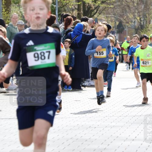 12.04.2026 - 45. Internationalen Wilhelmsburger Insellauf Strokosch-Dieckow http://msf.ph/oto/9491004 12.04.2026 14:19:50 Ziel 787, 952, 1604, 985, 944, 64, 96, 579, 740, 943, 793, 845, 682, 413, 982, 155, 621 meine-sportfotos.de