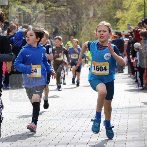 12.04.2026 - 45. Internationalen Wilhelmsburger Insellauf Strokosch-Dieckow http://msf.ph/oto/9491017 12.04.2026 14:19:48 Ziel 787, 952, 1604, 985, 944, 64, 96, 579, 740, 943, 793, 845, 682, 413, 982, 155, 621 meine-sportfotos.de