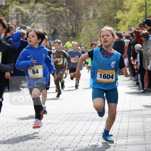 12.04.2026 - 45. Internationalen Wilhelmsburger Insellauf Strokosch-Dieckow http://msf.ph/oto/9491018 12.04.2026 14:19:48 Ziel 787, 952, 1604, 985, 944, 64, 96, 579, 740, 943, 793, 845, 682, 413, 982, 155, 621 meine-sportfotos.de