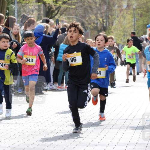 12.04.2026 - 45. Internationalen Wilhelmsburger Insellauf Strokosch-Dieckow http://msf.ph/oto/9491023 12.04.2026 14:19:47 Ziel 787, 952, 1604, 985, 944, 64, 96, 579, 740, 943, 793, 845, 682, 413, 982 meine-sportfotos.de