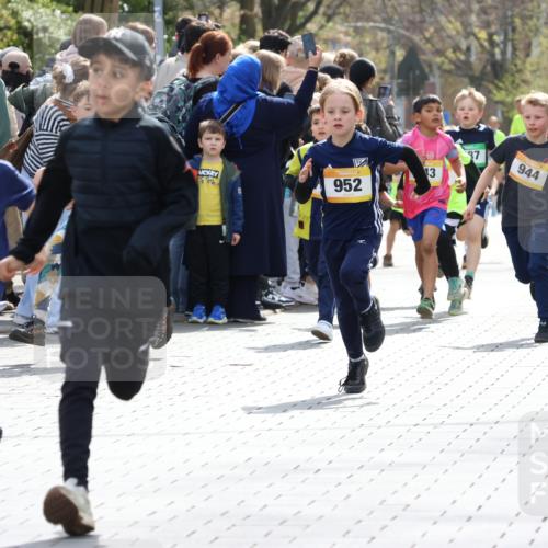 12.04.2026 - 45. Internationalen Wilhelmsburger Insellauf Strokosch-Dieckow http://msf.ph/oto/9491040 12.04.2026 14:19:44 Ziel 275, 480, 787, 952, 1604, 985, 944, 64, 96, 579, 740 meine-sportfotos.de