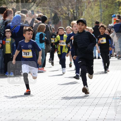 12.04.2026 - 45. Internationalen Wilhelmsburger Insellauf Strokosch-Dieckow http://msf.ph/oto/9491045 12.04.2026 14:19:43 Ziel 950, 275, 480, 787, 952, 1604, 985, 944, 64, 96, 579 meine-sportfotos.de