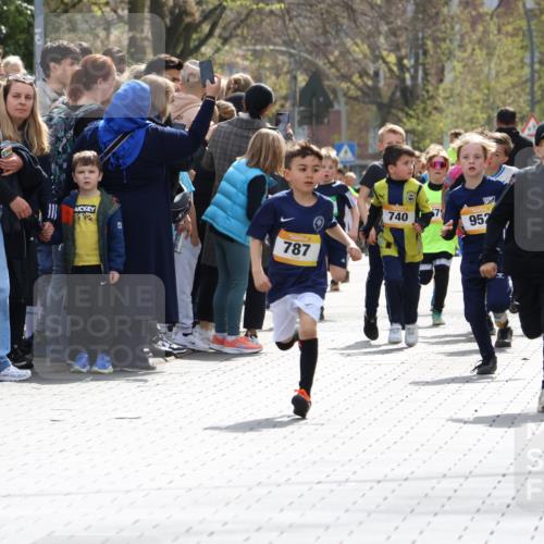 12.04.2026 - 45. Internationalen Wilhelmsburger Insellauf Strokosch-Dieckow http://msf.ph/oto/9491048 12.04.2026 14:19:42 Ziel 950, 275, 480, 787, 952, 1604, 985, 944, 64 meine-sportfotos.de