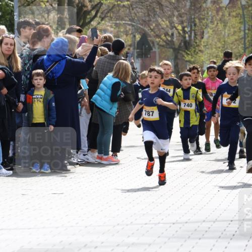 12.04.2026 - 45. Internationalen Wilhelmsburger Insellauf Strokosch-Dieckow http://msf.ph/oto/9491054 12.04.2026 14:19:42 Ziel 950, 275, 480, 787, 952, 1604, 985, 944, 64 meine-sportfotos.de