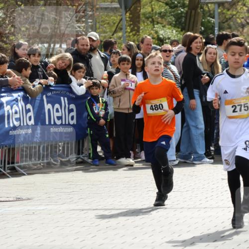 12.04.2026 - 45. Internationalen Wilhelmsburger Insellauf Strokosch-Dieckow http://msf.ph/oto/9491056 12.04.2026 14:19:37 Ziel 1614, 1613, 950, 275, 480 meine-sportfotos.de