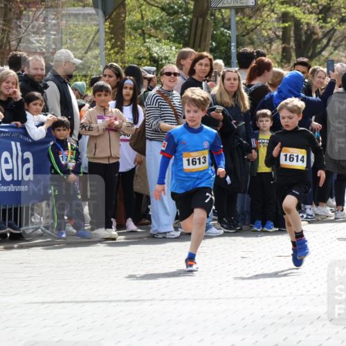 12.04.2026 - 45. Internationalen Wilhelmsburger Insellauf Strokosch-Dieckow http://msf.ph/oto/9491080 12.04.2026 14:19:31 Ziel 941, 265, 87, 1614, 1613, 950 meine-sportfotos.de