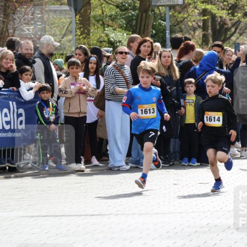 12.04.2026 - 45. Internationalen Wilhelmsburger Insellauf Strokosch-Dieckow http://msf.ph/oto/9491081 12.04.2026 14:19:31 Ziel 941, 265, 87, 1614, 1613, 950 meine-sportfotos.de