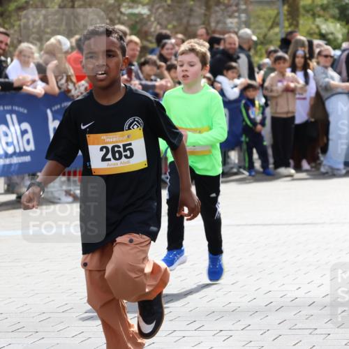 12.04.2026 - 45. Internationalen Wilhelmsburger Insellauf Strokosch-Dieckow http://msf.ph/oto/9491088 12.04.2026 14:19:28 Ziel 941, 265, 87, 1614, 1613 meine-sportfotos.de