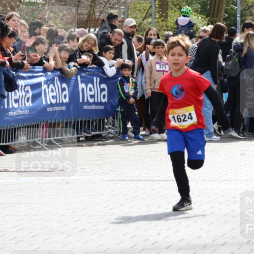 12.04.2026 - 45. Internationalen Wilhelmsburger Insellauf Strokosch-Dieckow http://msf.ph/oto/9491112 12.04.2026 14:19:09 Ziel 1624 meine-sportfotos.de