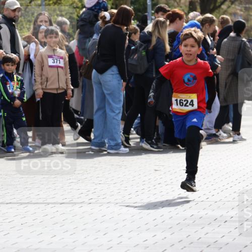 12.04.2026 - 45. Internationalen Wilhelmsburger Insellauf Strokosch-Dieckow http://msf.ph/oto/9491116 12.04.2026 14:19:08 Ziel 1624 meine-sportfotos.de