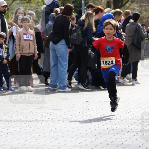 12.04.2026 - 45. Internationalen Wilhelmsburger Insellauf Strokosch-Dieckow http://msf.ph/oto/9491117 12.04.2026 14:19:08 Ziel 1624 meine-sportfotos.de