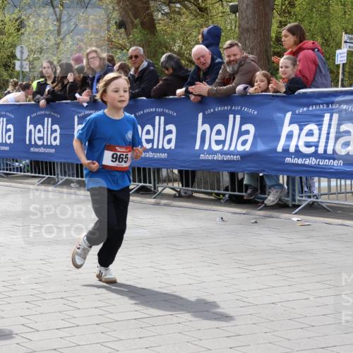 12.04.2026 - 45. Internationalen Wilhelmsburger Insellauf Strokosch-Dieckow http://msf.ph/oto/9491126 12.04.2026 14:13:09 Ziel 965 meine-sportfotos.de