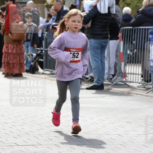 12.04.2026 - 45. Internationalen Wilhelmsburger Insellauf Strokosch-Dieckow http://msf.ph/oto/9491146 12.04.2026 14:11:54 Ziel 1070, 462 meine-sportfotos.de