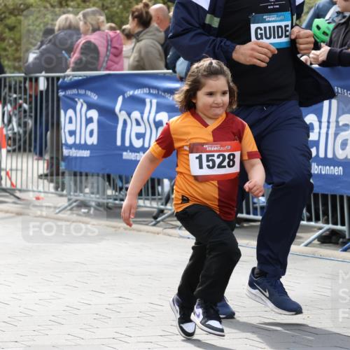12.04.2026 - 45. Internationalen Wilhelmsburger Insellauf Strokosch-Dieckow http://msf.ph/oto/9491169 12.04.2026 14:11:39 Ziel 1528, 213 meine-sportfotos.de