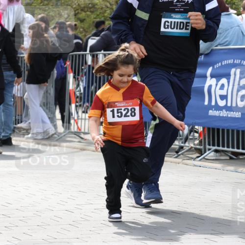 12.04.2026 - 45. Internationalen Wilhelmsburger Insellauf Strokosch-Dieckow http://msf.ph/oto/9491174 12.04.2026 14:11:39 Ziel 1528, 213 meine-sportfotos.de
