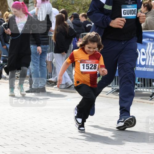 12.04.2026 - 45. Internationalen Wilhelmsburger Insellauf Strokosch-Dieckow http://msf.ph/oto/9491177 12.04.2026 14:11:39 Ziel 1528, 213 meine-sportfotos.de