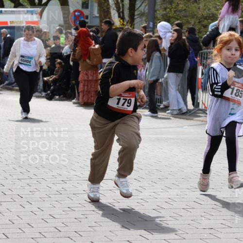 12.04.2026 - 45. Internationalen Wilhelmsburger Insellauf Strokosch-Dieckow http://msf.ph/oto/9491182 12.04.2026 14:11:29 Ziel 185, 193, 179 meine-sportfotos.de