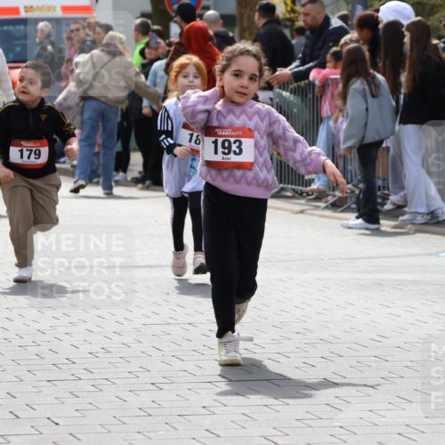 12.04.2026 - 45. Internationalen Wilhelmsburger Insellauf Strokosch-Dieckow http://msf.ph/oto/9491189 12.04.2026 14:11:26 Ziel 773, 1527, 1515, 185, 193, 179 meine-sportfotos.de