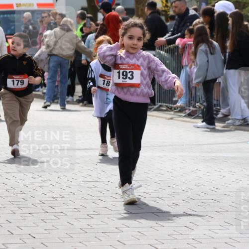12.04.2026 - 45. Internationalen Wilhelmsburger Insellauf Strokosch-Dieckow http://msf.ph/oto/9491190 12.04.2026 14:11:26 Ziel 773, 1527, 1515, 185, 193, 179 meine-sportfotos.de
