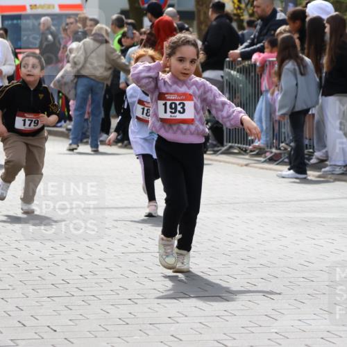 12.04.2026 - 45. Internationalen Wilhelmsburger Insellauf Strokosch-Dieckow http://msf.ph/oto/9491192 12.04.2026 14:11:26 Ziel 773, 1527, 1515, 185, 193, 179 meine-sportfotos.de