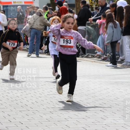 12.04.2026 - 45. Internationalen Wilhelmsburger Insellauf Strokosch-Dieckow http://msf.ph/oto/9491193 12.04.2026 14:11:26 Ziel 773, 1527, 1515, 185, 193, 179 meine-sportfotos.de