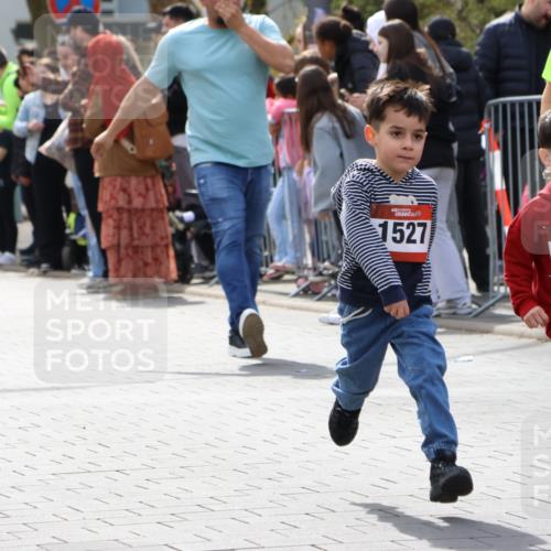 12.04.2026 - 45. Internationalen Wilhelmsburger Insellauf Strokosch-Dieckow http://msf.ph/oto/9491194 12.04.2026 14:11:19 Ziel 718, 962, 702, 655, 783, 773, 1527, 1515 meine-sportfotos.de