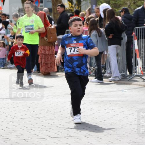 12.04.2026 - 45. Internationalen Wilhelmsburger Insellauf Strokosch-Dieckow http://msf.ph/oto/9491209 12.04.2026 14:11:16 Ziel 922, 718, 962, 702, 655, 783, 773, 1527, 1515 meine-sportfotos.de
