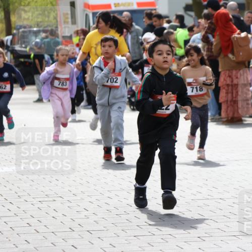 12.04.2026 - 45. Internationalen Wilhelmsburger Insellauf Strokosch-Dieckow http://msf.ph/oto/9491235 12.04.2026 14:11:09 Ziel 178, 630, 43, 954, 922, 718, 962, 702 meine-sportfotos.de