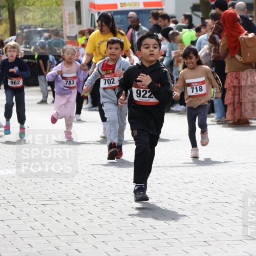 12.04.2026 - 45. Internationalen Wilhelmsburger Insellauf Strokosch-Dieckow http://msf.ph/oto/9491239 12.04.2026 14:11:08 Ziel 914, 178, 630, 43, 954, 922, 718, 962 meine-sportfotos.de