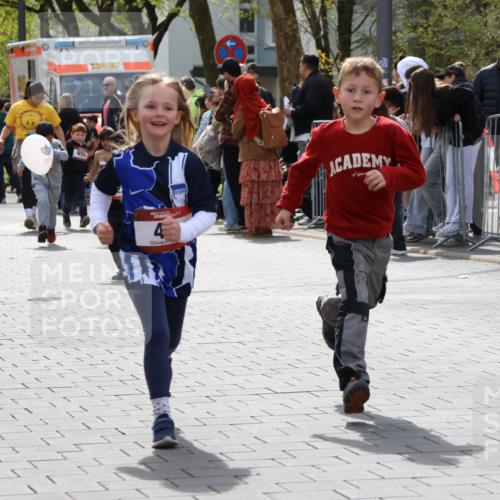 12.04.2026 - 45. Internationalen Wilhelmsburger Insellauf Strokosch-Dieckow http://msf.ph/oto/9491243 12.04.2026 14:11:06 Ziel 914, 178, 630, 43, 954, 922 meine-sportfotos.de