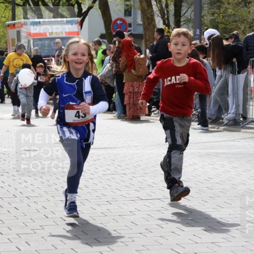 12.04.2026 - 45. Internationalen Wilhelmsburger Insellauf Strokosch-Dieckow http://msf.ph/oto/9491244 12.04.2026 14:11:06 Ziel 914, 178, 630, 43, 954, 922 meine-sportfotos.de