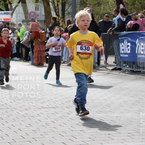 12.04.2026 - 45. Internationalen Wilhelmsburger Insellauf Strokosch-Dieckow http://msf.ph/oto/9491251 12.04.2026 14:11:04 Ziel 584, 568, 914, 178, 630, 43, 954, 922 meine-sportfotos.de