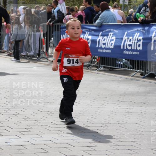 12.04.2026 - 45. Internationalen Wilhelmsburger Insellauf Strokosch-Dieckow http://msf.ph/oto/9491266 12.04.2026 14:11:00 Ziel 1526, 700, 707, 727, 57, 728, 584, 568, 914, 178 meine-sportfotos.de