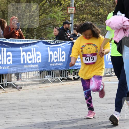 12.04.2026 - 45. Internationalen Wilhelmsburger Insellauf Strokosch-Dieckow http://msf.ph/oto/9491900 12.04.2026 14:54:06 Ziel 619 meine-sportfotos.de