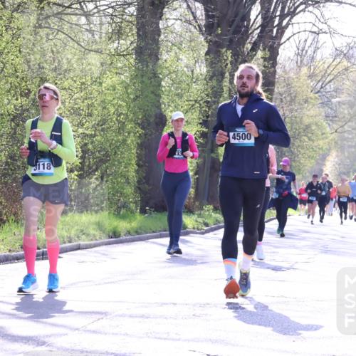 12.04.2026 - 45. Internationalen Wilhelmsburger Insellauf Yannick Fuchs http://msf.ph/oto/9491950 12.04.2026 10:43:30 Laufen 3118, 33, 4500, 3175 meine-sportfotos.de