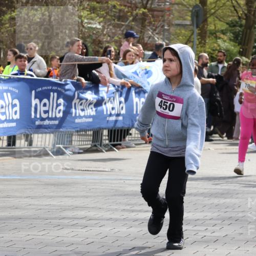 12.04.2026 - 45. Internationalen Wilhelmsburger Insellauf Strokosch-Dieckow http://msf.ph/oto/9492032 12.04.2026 14:52:40 Ziel 546, 1803, 450 meine-sportfotos.de