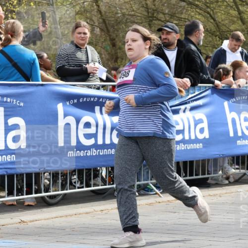 12.04.2026 - 45. Internationalen Wilhelmsburger Insellauf Strokosch-Dieckow http://msf.ph/oto/9492093 12.04.2026 14:52:22 Ziel 570, 354, 507, 498 meine-sportfotos.de