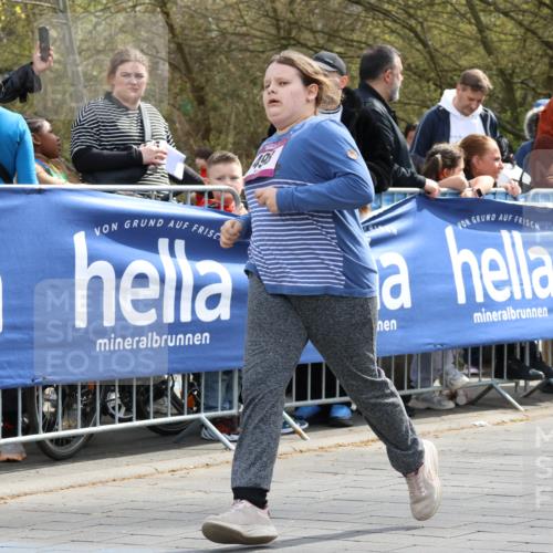 12.04.2026 - 45. Internationalen Wilhelmsburger Insellauf Strokosch-Dieckow http://msf.ph/oto/9492097 12.04.2026 14:52:22 Ziel 570, 354, 507, 498 meine-sportfotos.de