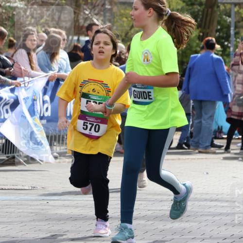 12.04.2026 - 45. Internationalen Wilhelmsburger Insellauf Strokosch-Dieckow http://msf.ph/oto/9492100 12.04.2026 14:52:17 Ziel 349, 581, 570, 354, 507, 498 meine-sportfotos.de