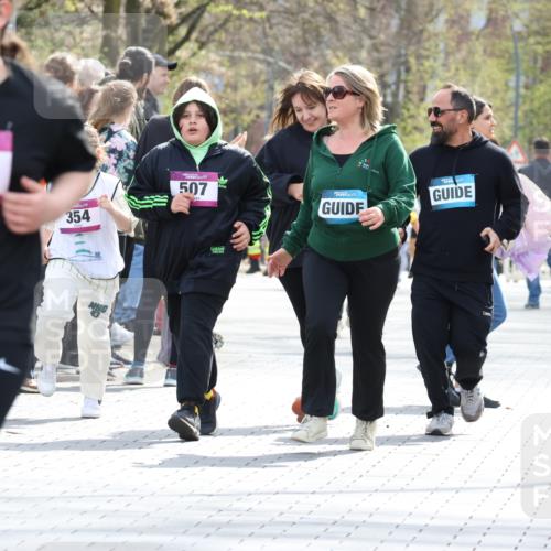 12.04.2026 - 45. Internationalen Wilhelmsburger Insellauf Strokosch-Dieckow http://msf.ph/oto/9492173 12.04.2026 14:52:09 Ziel 341, 349, 581 meine-sportfotos.de