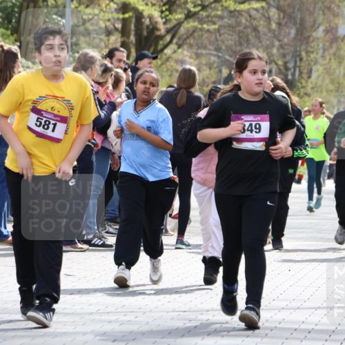 12.04.2026 - 45. Internationalen Wilhelmsburger Insellauf Strokosch-Dieckow http://msf.ph/oto/9492224 12.04.2026 14:52:07 Ziel 341, 349 meine-sportfotos.de