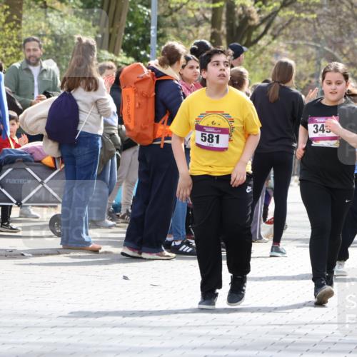 12.04.2026 - 45. Internationalen Wilhelmsburger Insellauf Strokosch-Dieckow http://msf.ph/oto/9492249 12.04.2026 14:52:05 Ziel 114, 341 meine-sportfotos.de