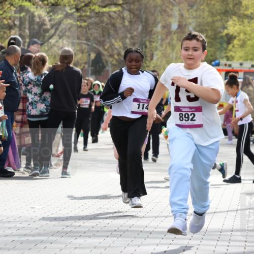 12.04.2026 - 45. Internationalen Wilhelmsburger Insellauf Strokosch-Dieckow http://msf.ph/oto/9492313 12.04.2026 14:51:56 Ziel 520, 350, 892, 490, 114 meine-sportfotos.de
